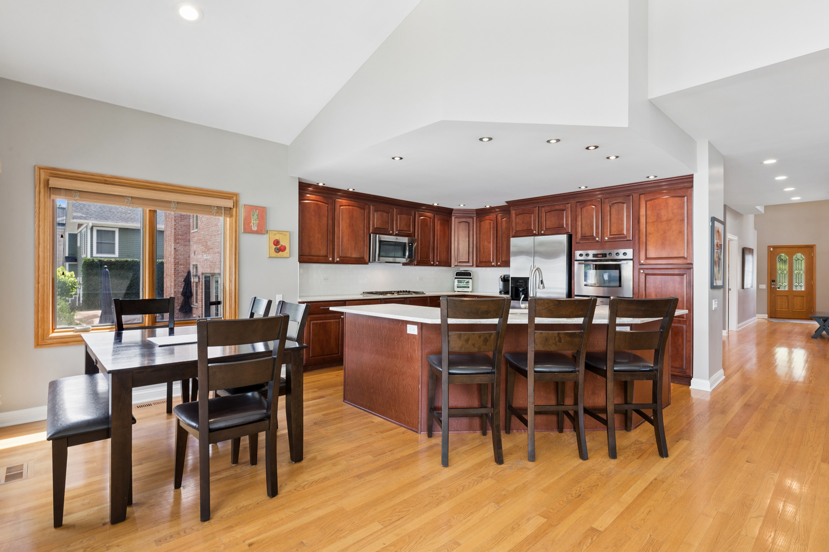 2532 Illinois Road Property Photo 9