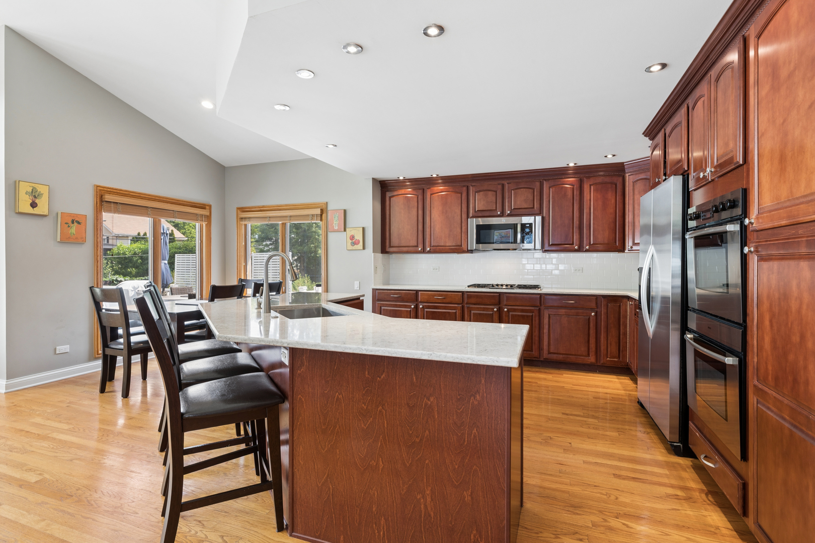 2532 Illinois Road Property Photo 10