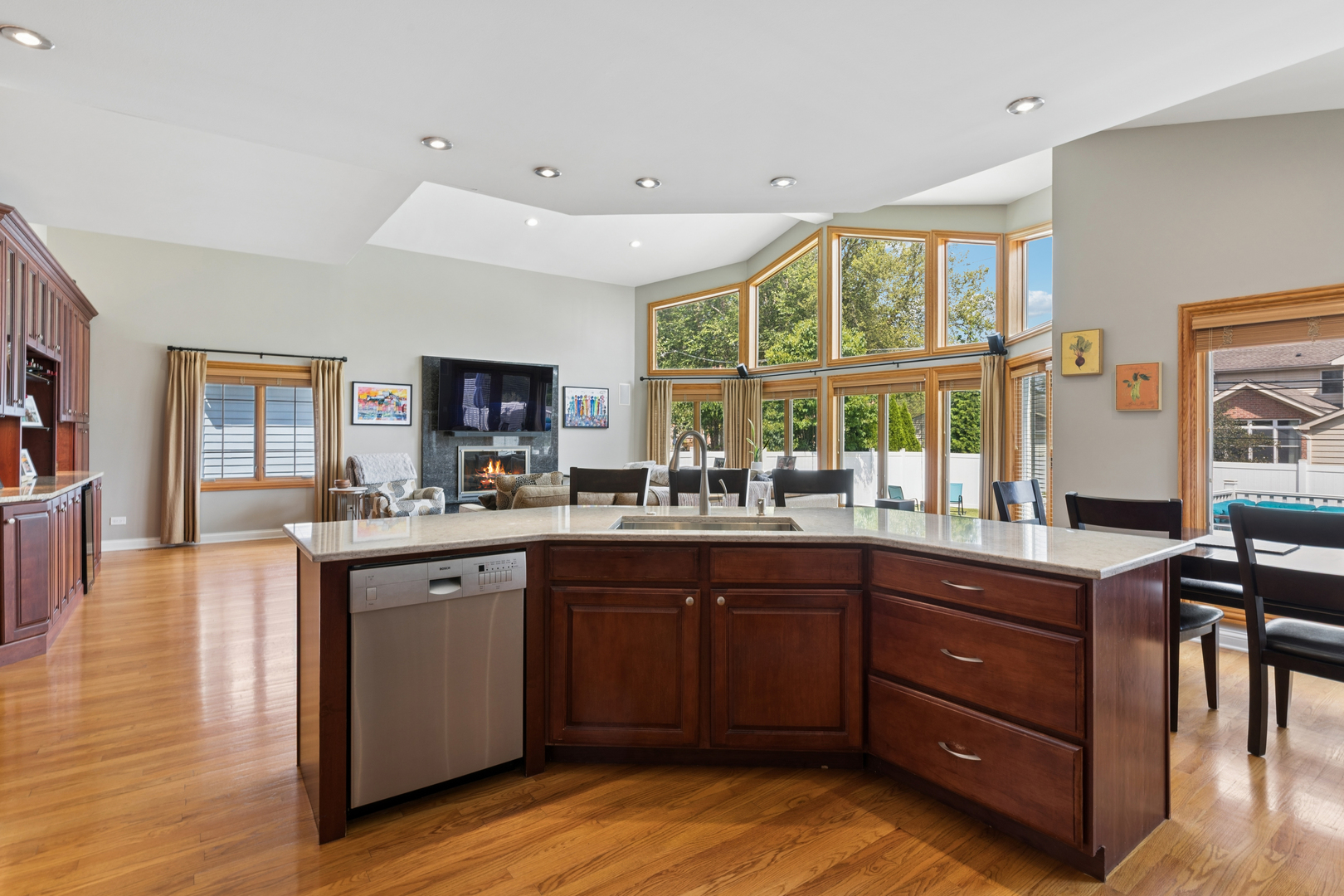 2532 Illinois Road Property Photo 11