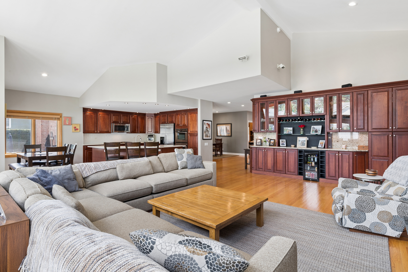 2532 Illinois Road Property Photo 14