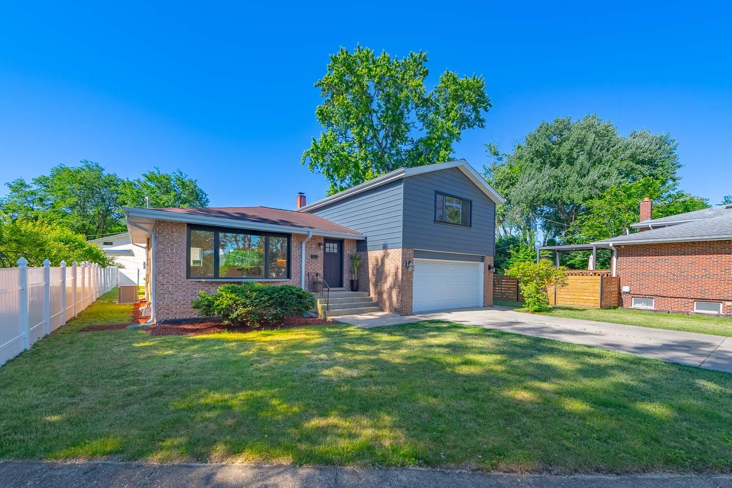 2405 Avondale Avenue Property Photo 1