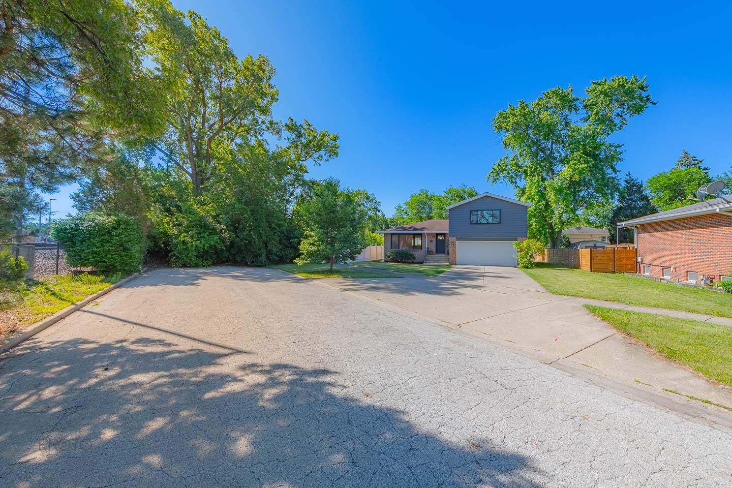2405 Avondale Avenue Property Photo 3