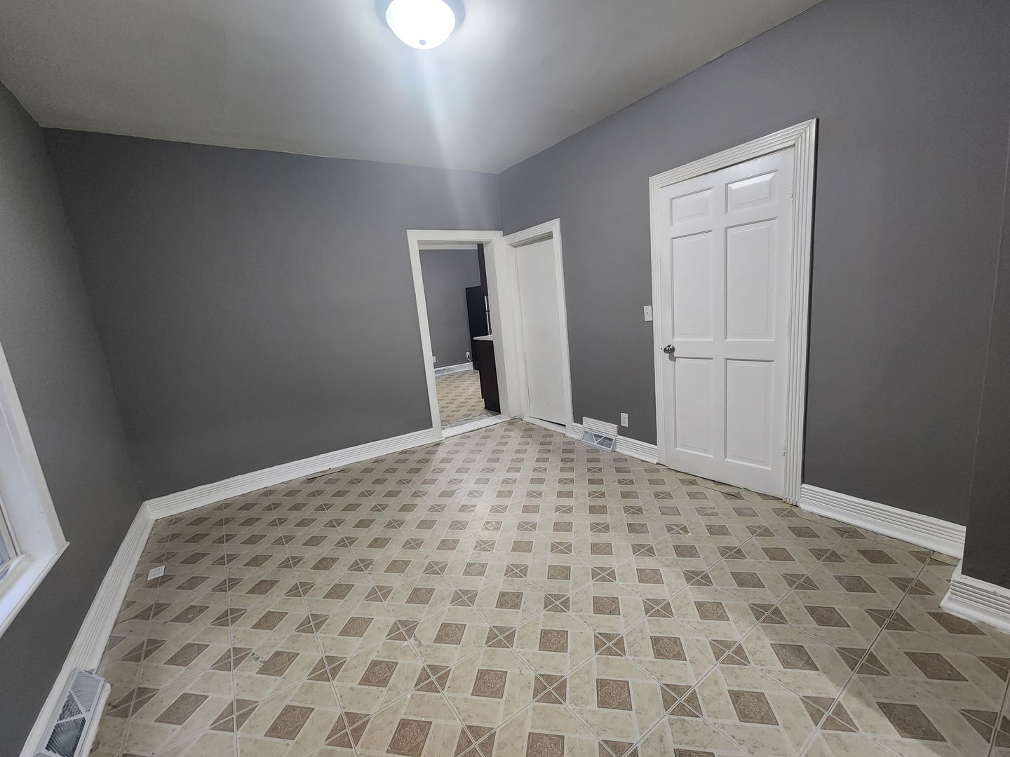 605 N Monroe Street Property Photo 5
