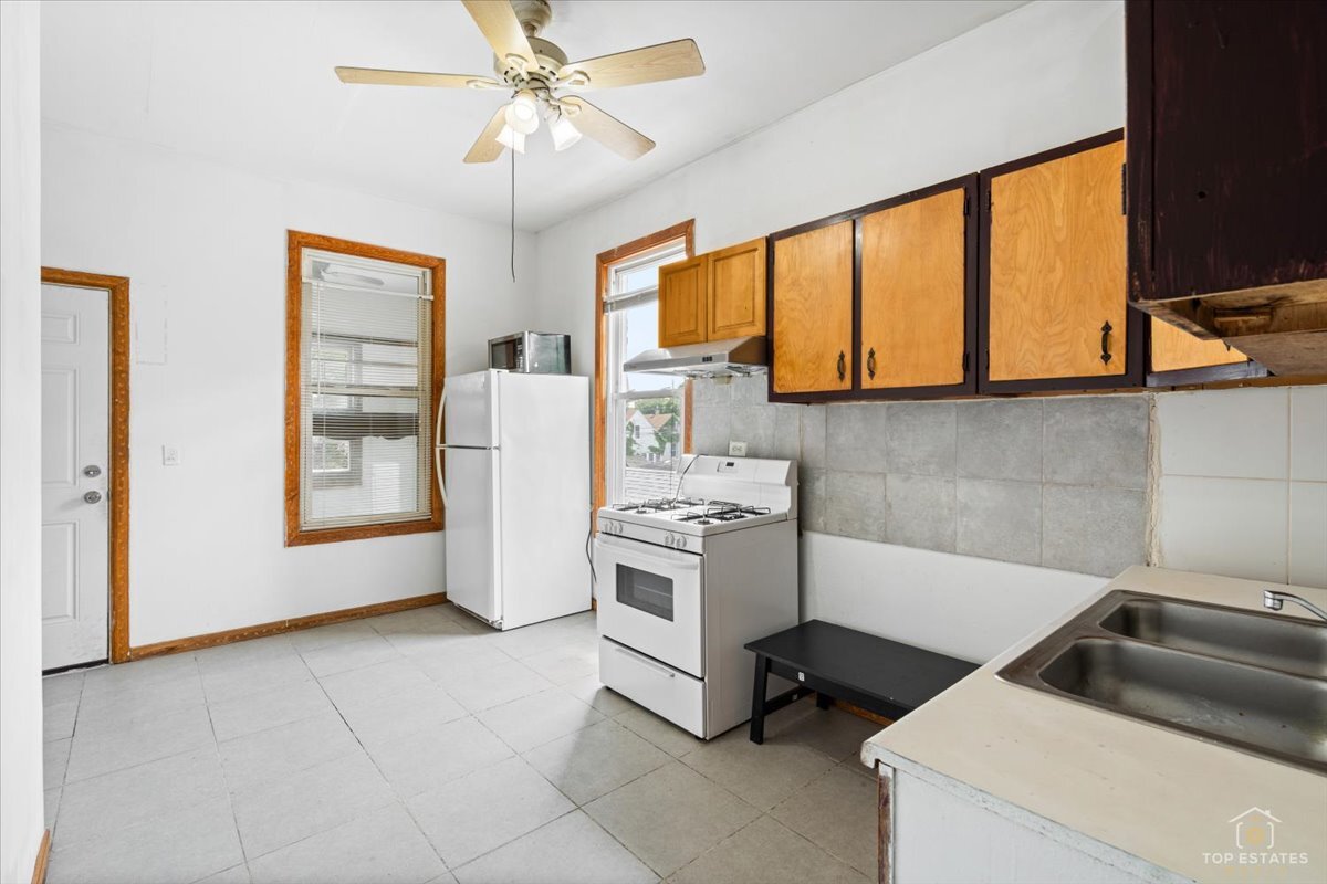 3645 S Wood Street Property Photo 12