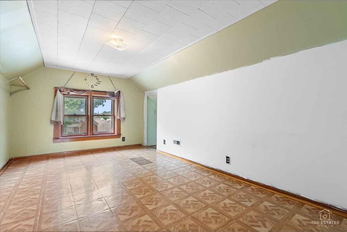 3645 S Wood Street Property Photo 18