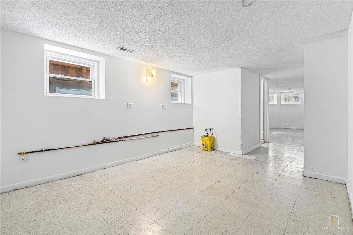 3645 S Wood Street Property Photo 20