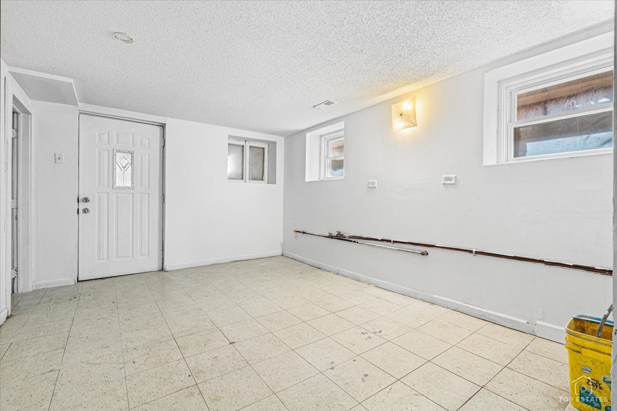 3645 S Wood Street Property Photo 21