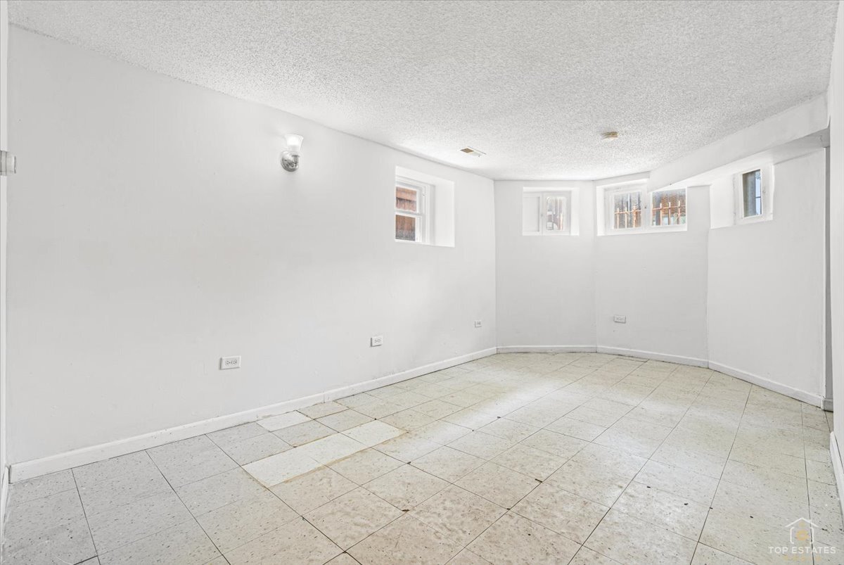 3645 S Wood Street Property Photo 22