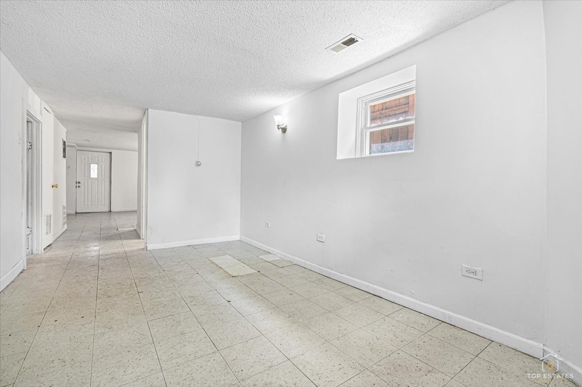 3645 S Wood Street Property Photo 23