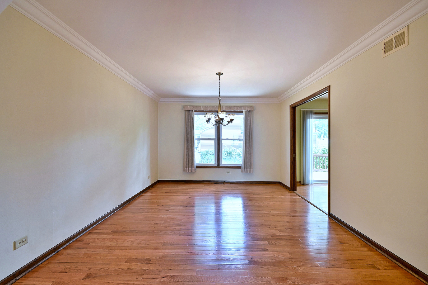8039 Geneva Street Property Photo 9