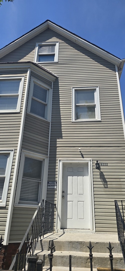8222 S South Shore Drive 1R Property Photo 1