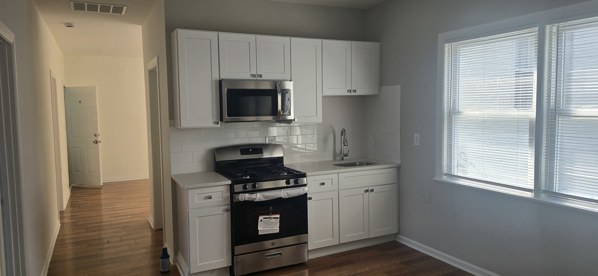 8222 S South Shore Drive 1r Property Photo 3