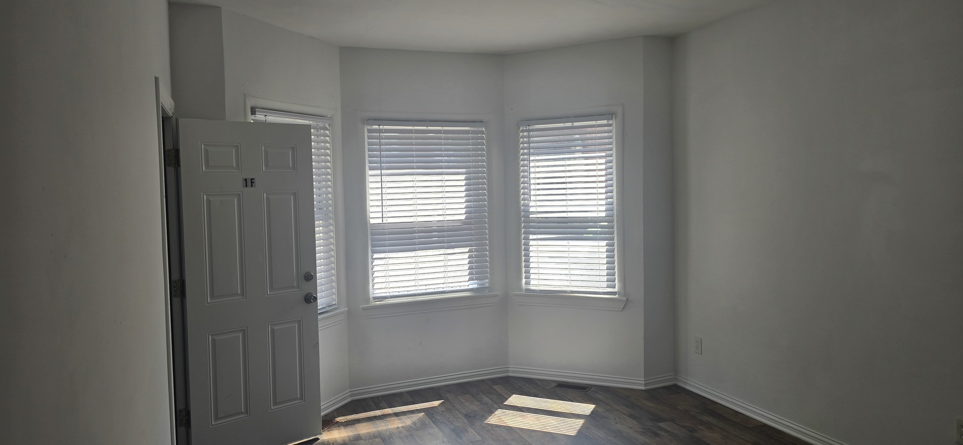 8222 S South Shore Drive 1r Property Photo 6