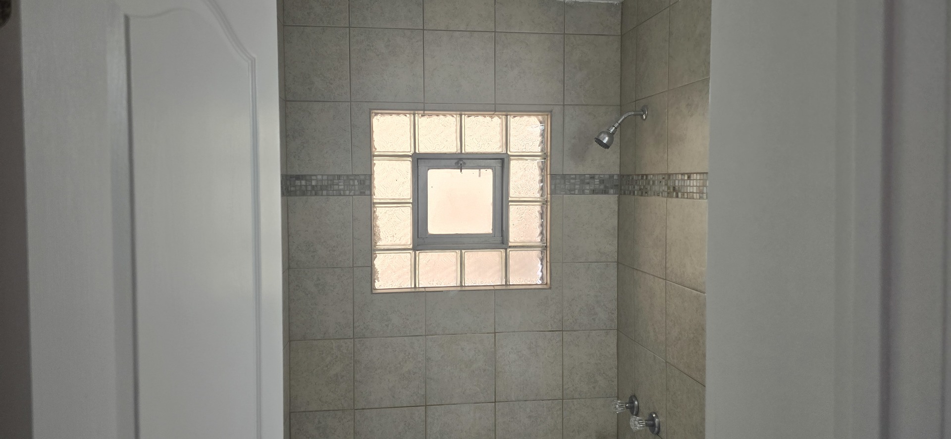 8222 S South Shore Drive 1r Property Photo 7