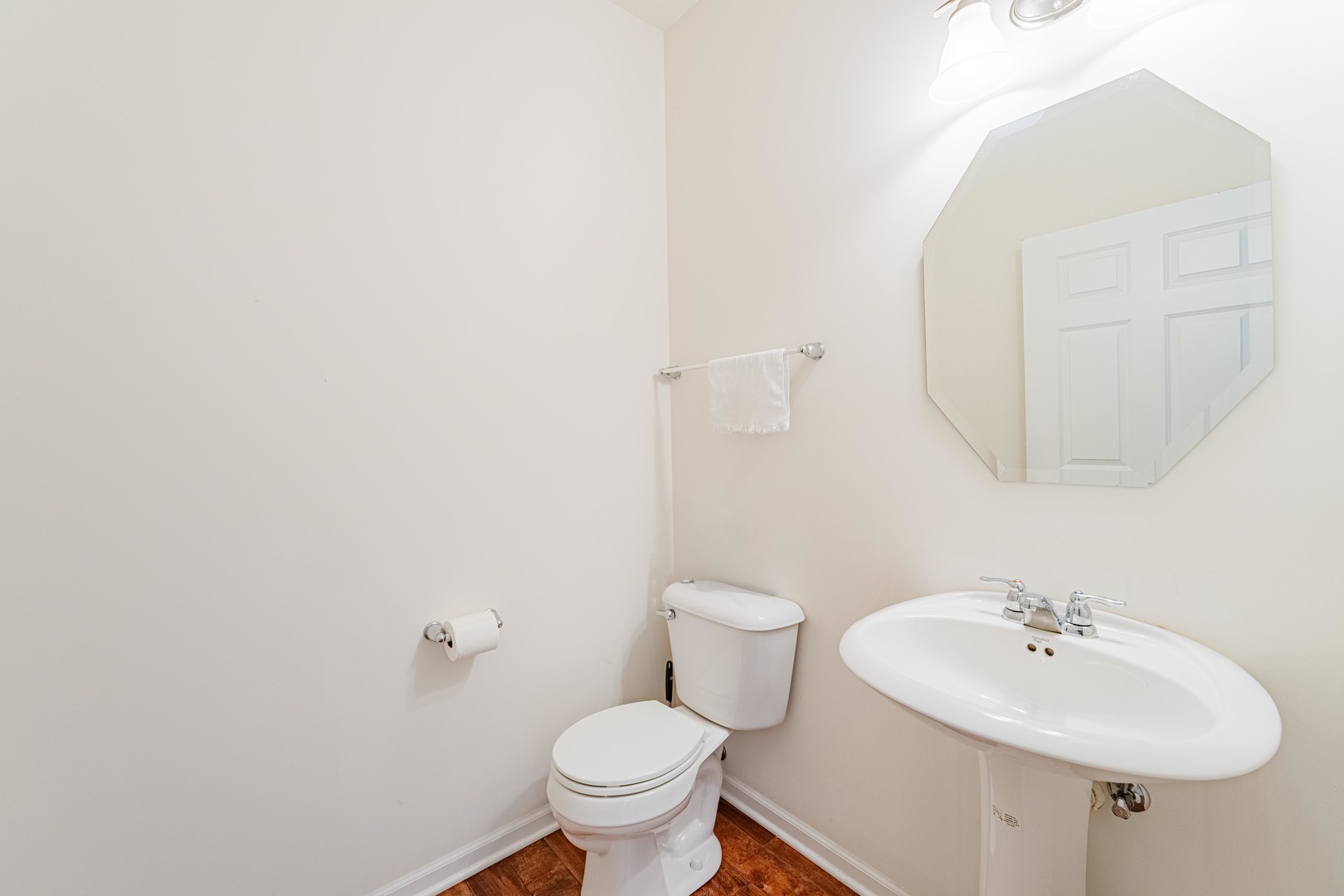 2832 Henley Lane Property Photo 13