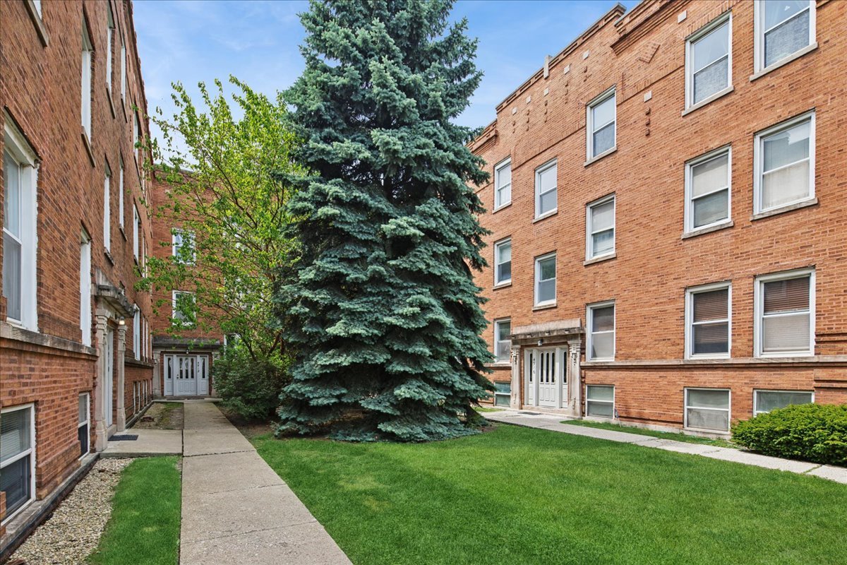 4916 N Kedzie Avenue 2w Property Photo 2