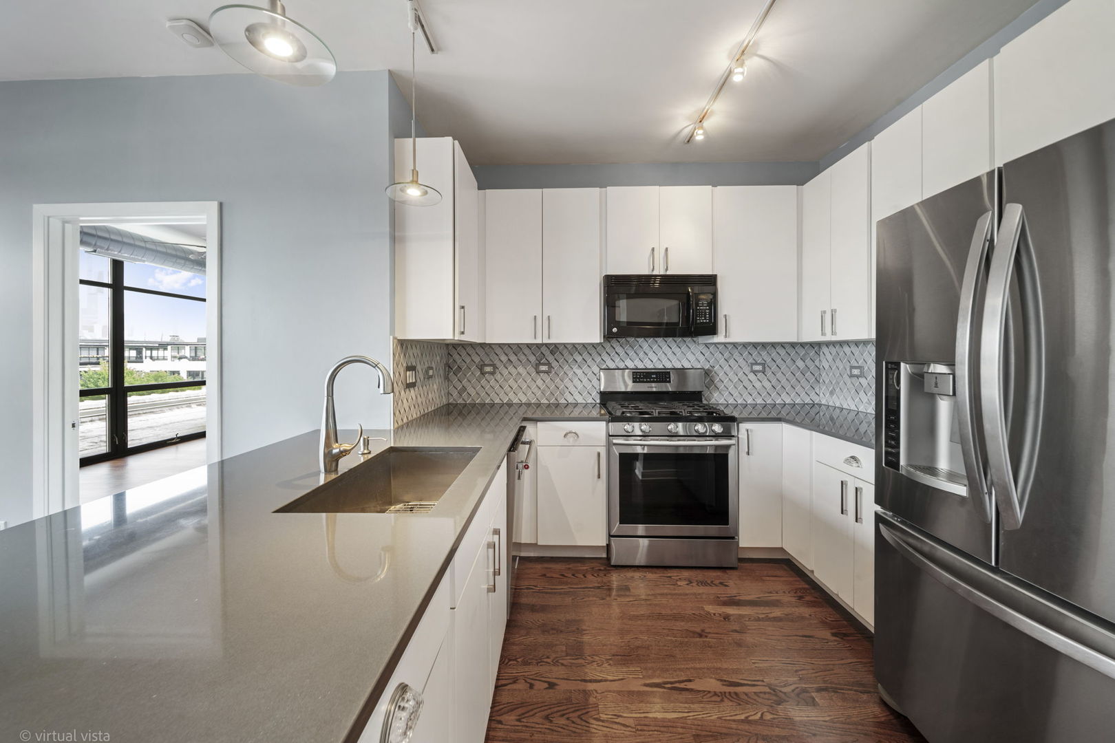 1111 W 15th Street 410 Property Photo 8