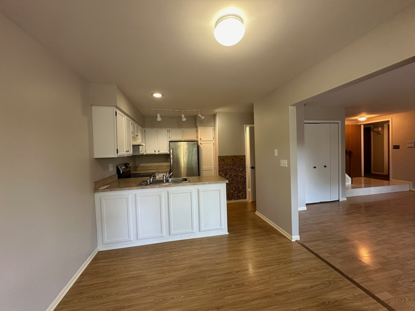 1486 W Jefferson Avenue E Property Photo 4