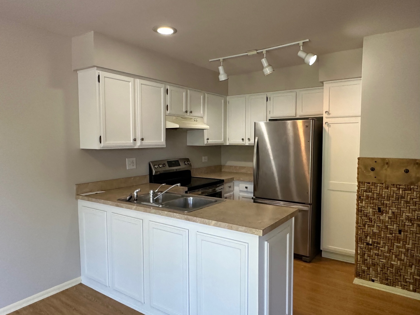 1486 W Jefferson Avenue E Property Photo 6