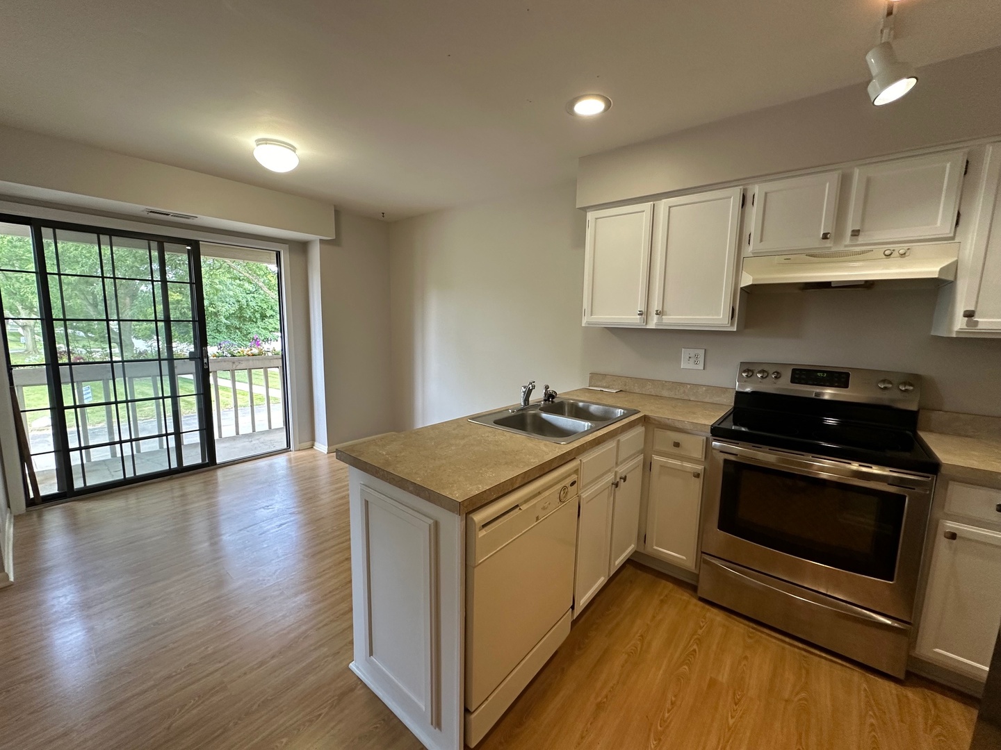 1486 W Jefferson Avenue E Property Photo 7