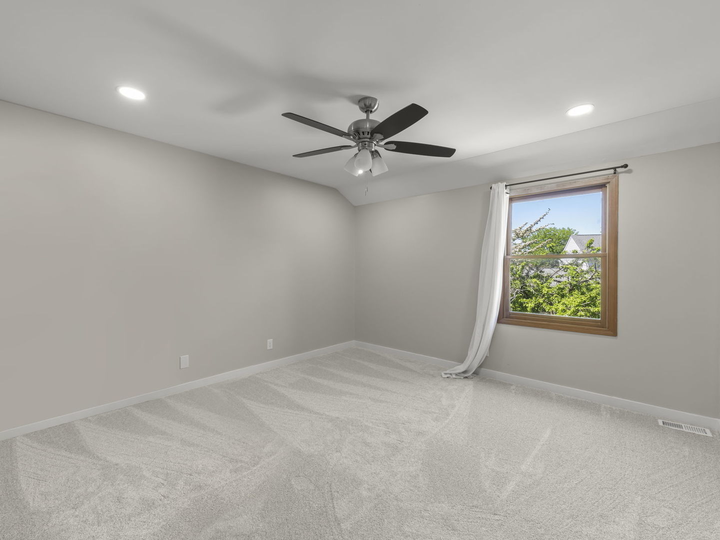 972 Westgate Drive Property Photo 14