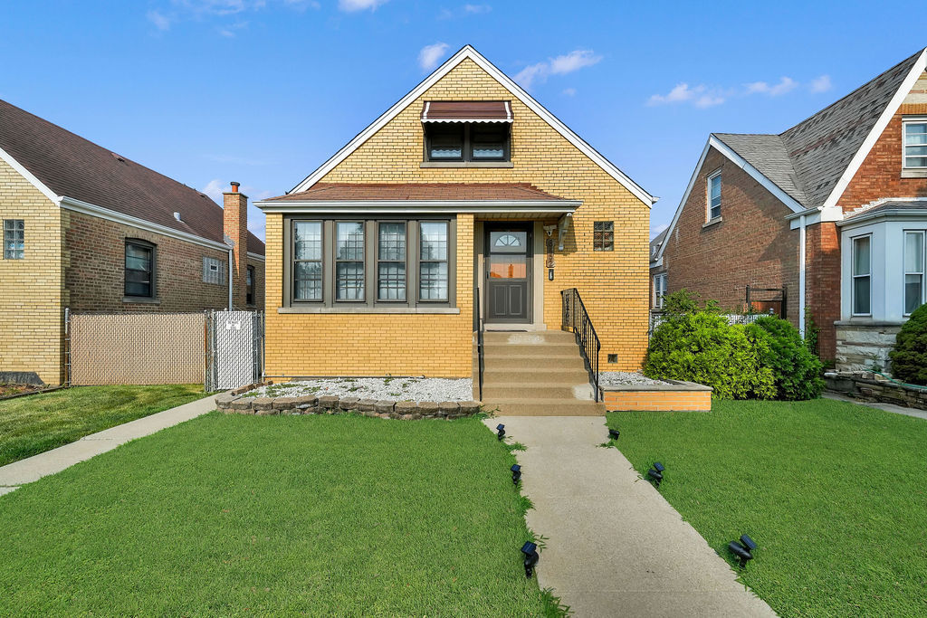 6452 S Knox Avenue Property Photo 1