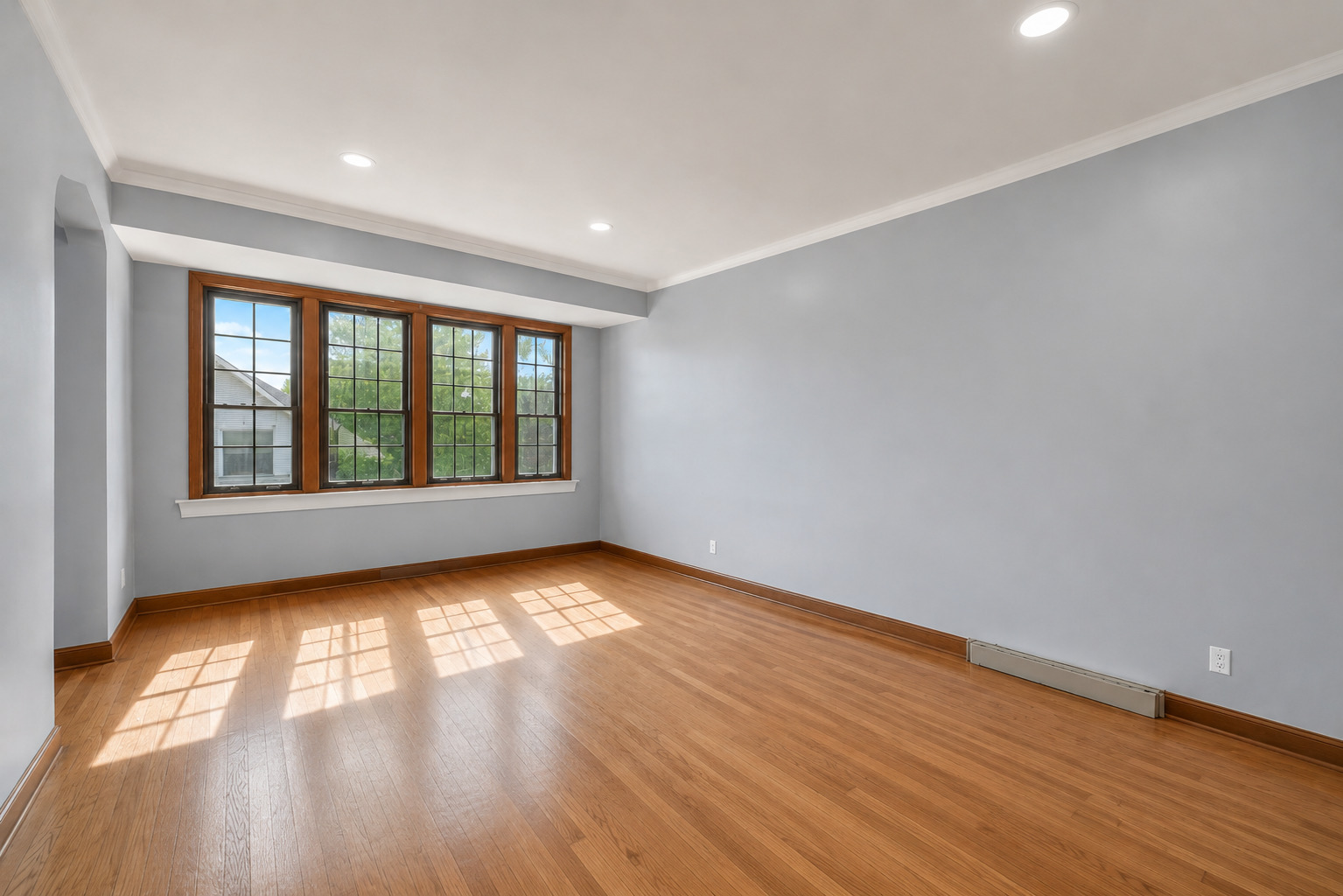 6452 S Knox Avenue Property Photo 5