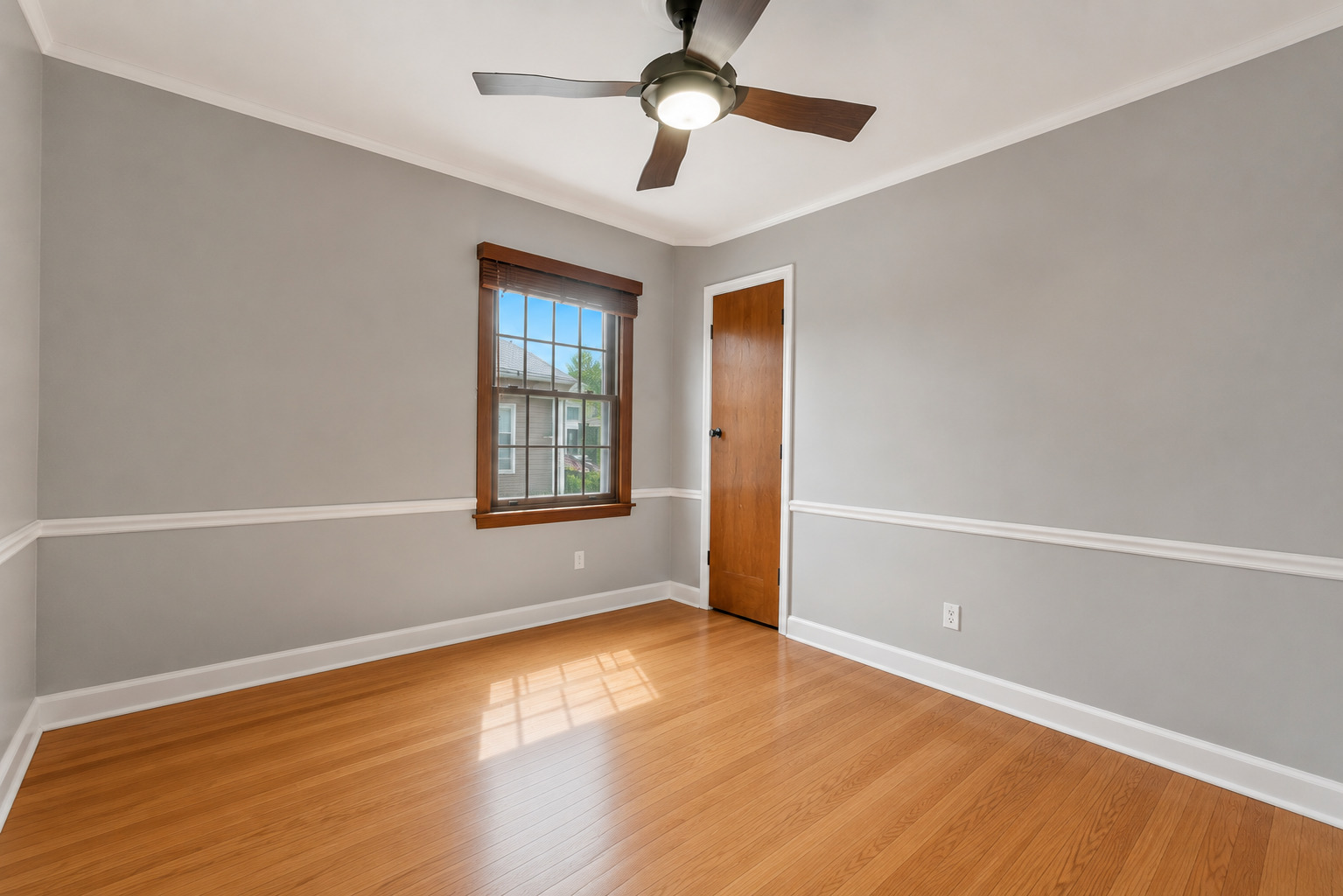6452 S Knox Avenue Property Photo 6