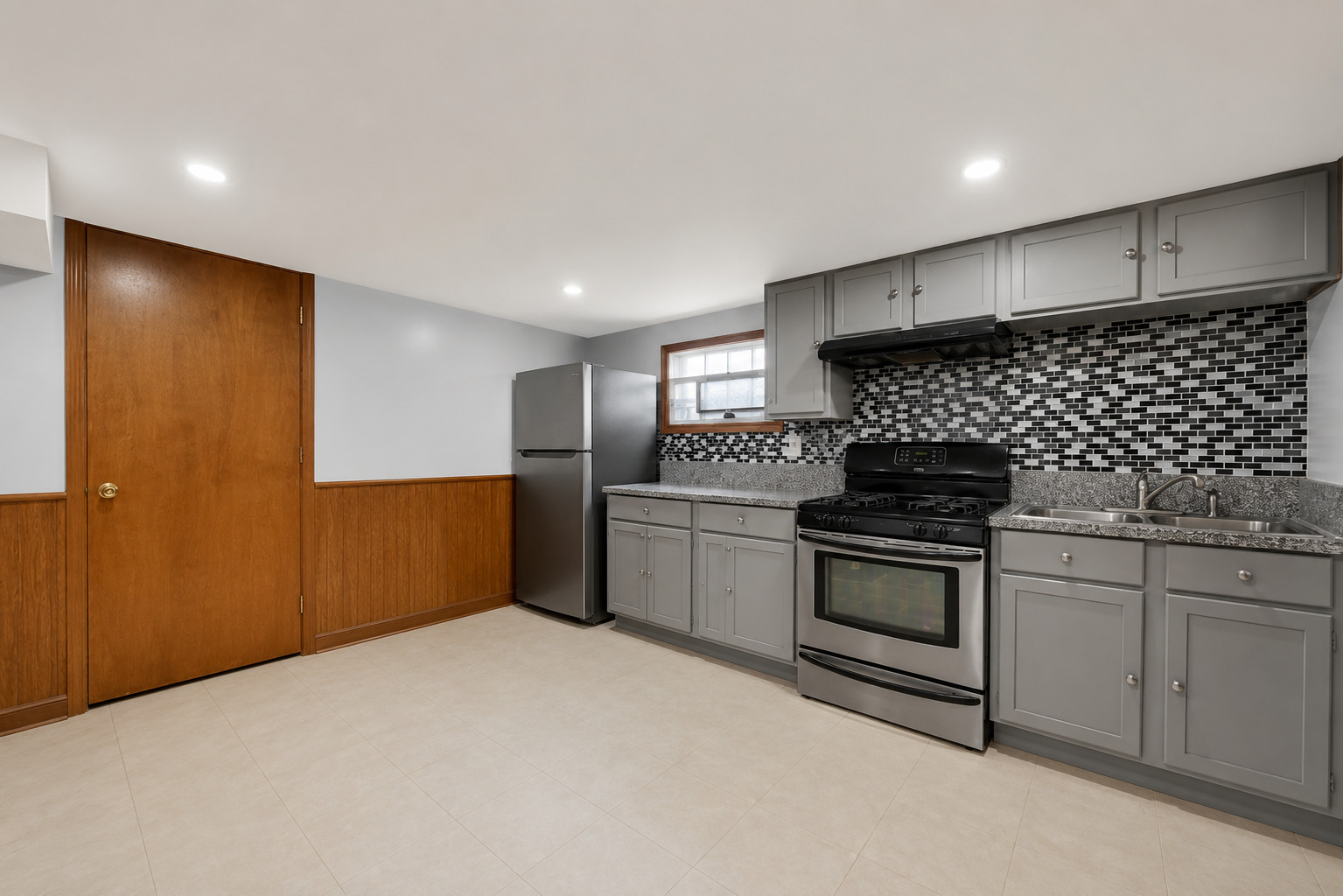 6452 S Knox Avenue Property Photo 11