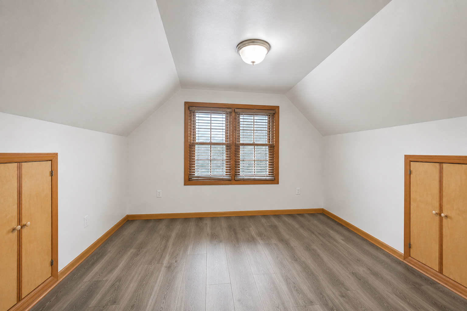 6452 S Knox Avenue Property Photo 20