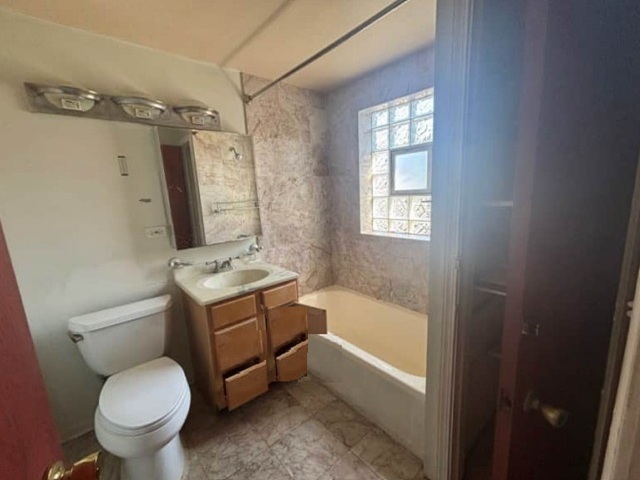 4853 N Mulligan Avenue Property Photo 11