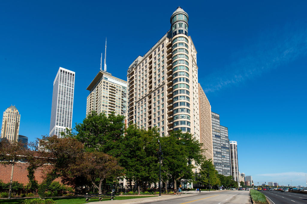840 N Lake Shore Drive 1801 Property Photo 2