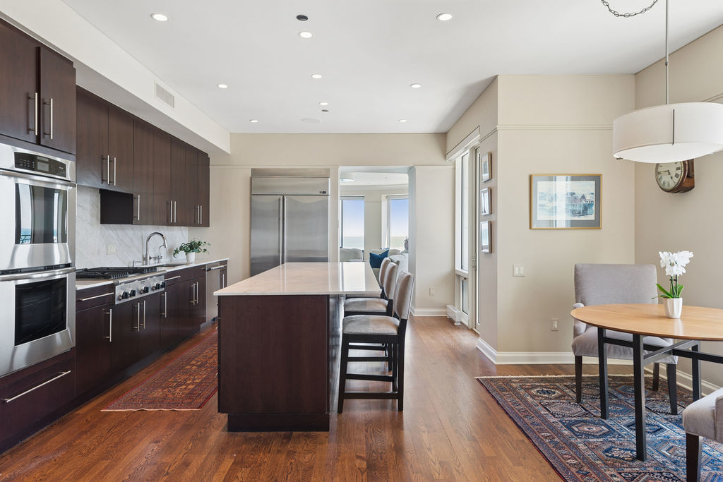 840 N Lake Shore Drive 1801 Property Photo 11