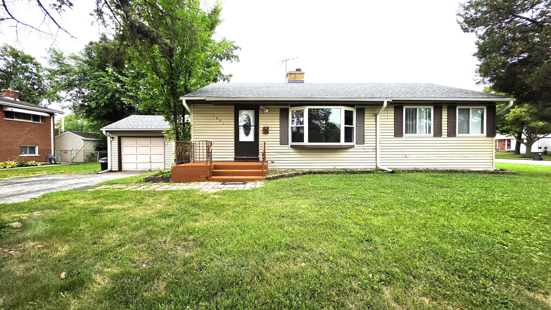 1201 E Euclid Avenue Property Photo 1