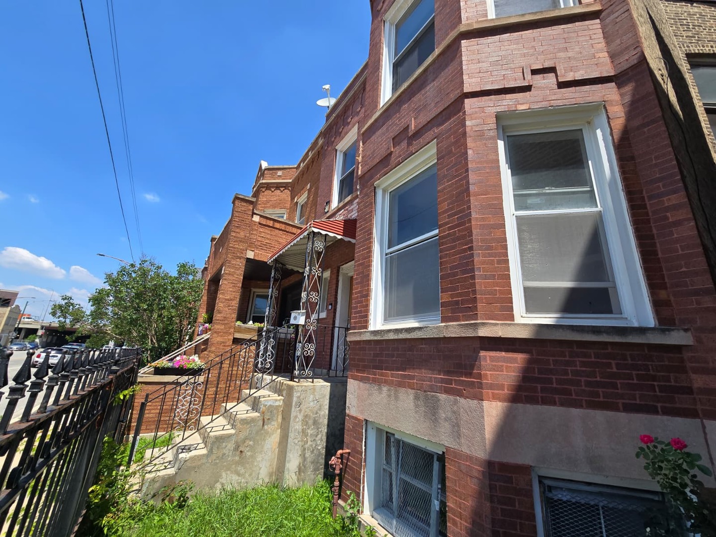 3103 N Kedzie Avenue Property Photo 3
