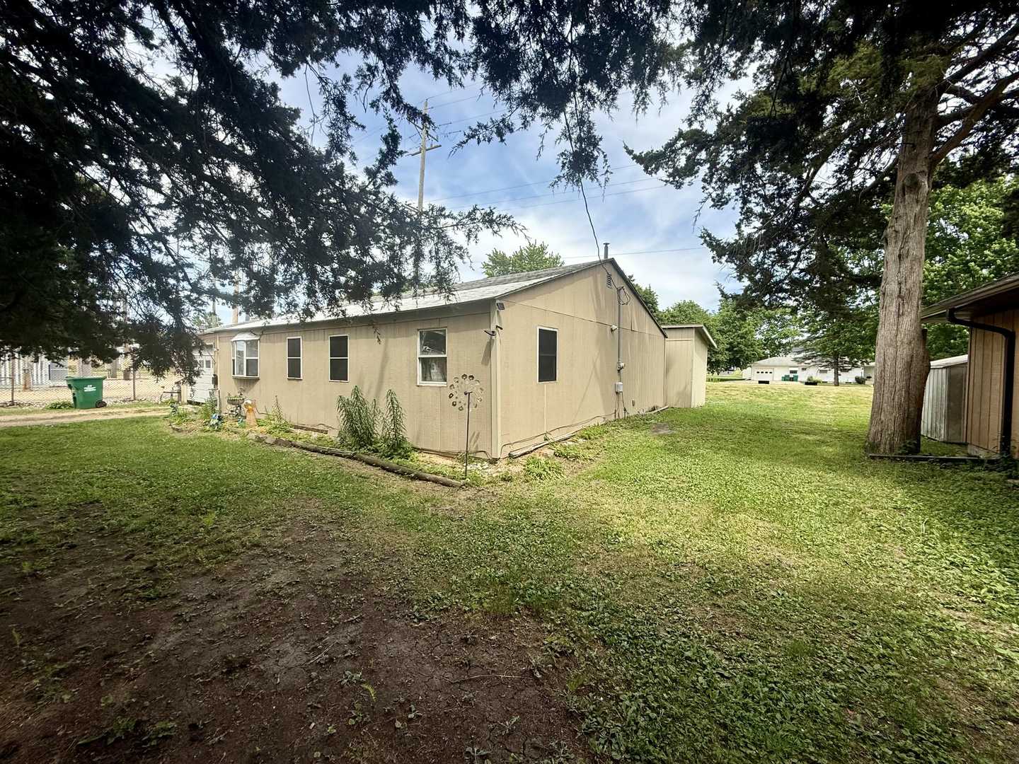 306 S Green Avenue Property Photo 2