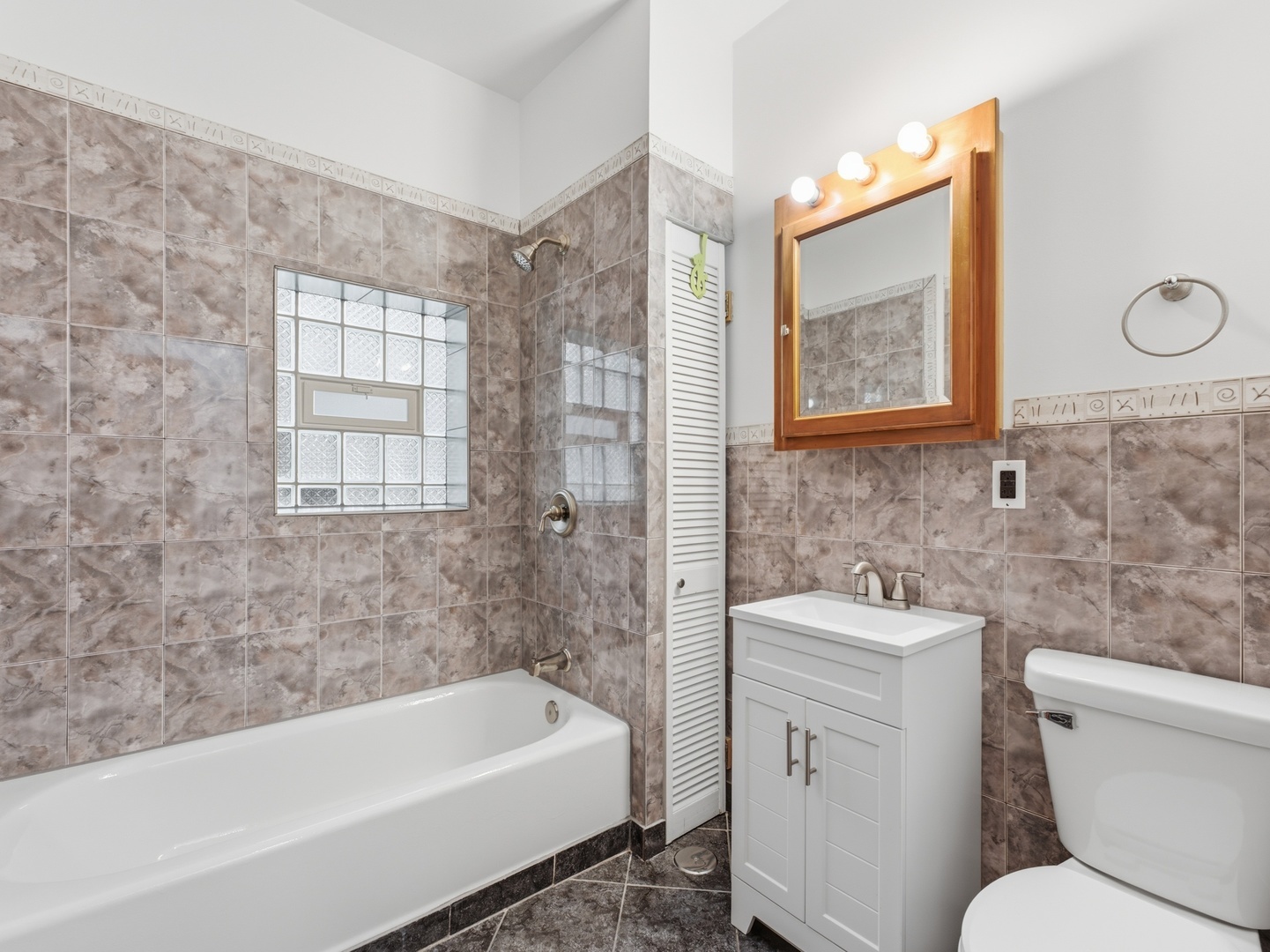 3408 N Springfield Avenue 2 Property Photo 10