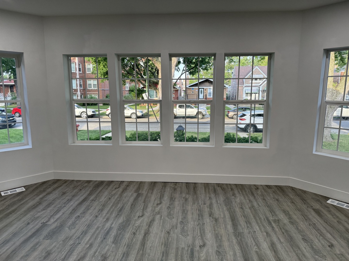 8232 S Calumet Avenue Property Photo 4