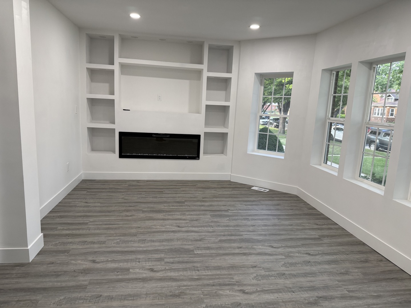 8232 S Calumet Avenue Property Photo 6