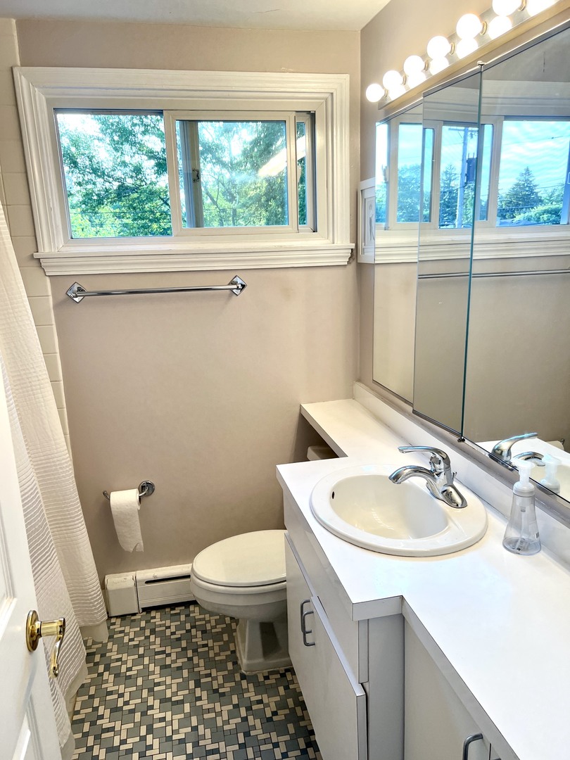 7338 N Tripp Avenue Property Photo 12