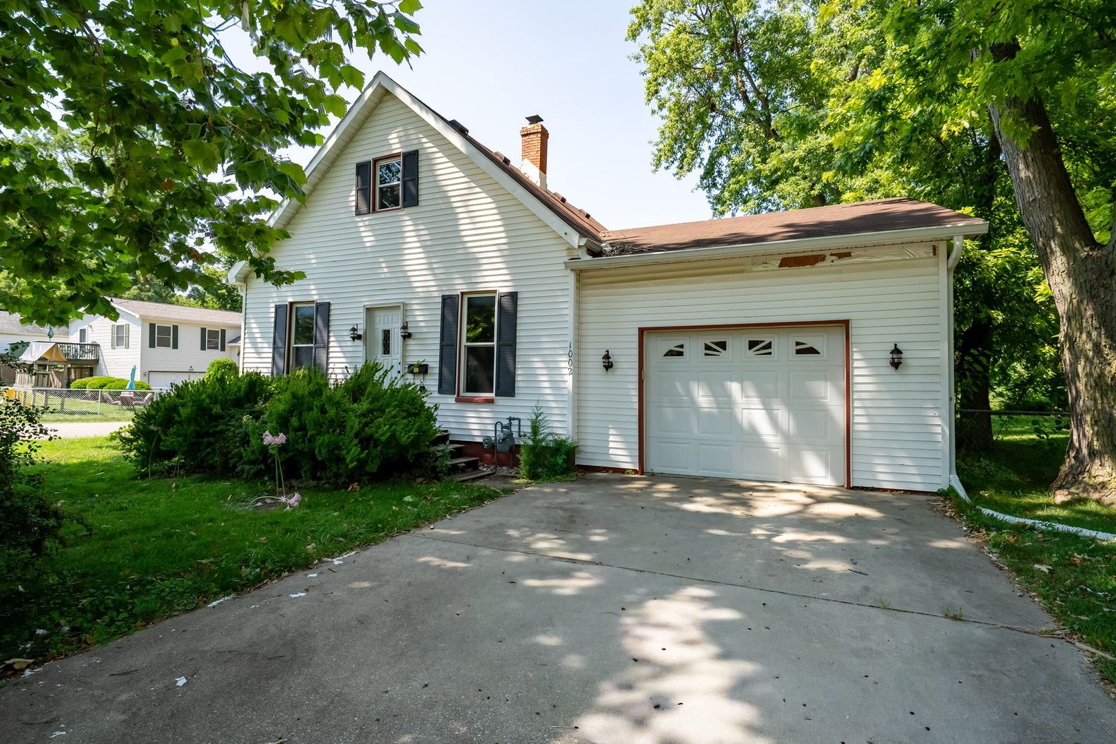 1002 E Empire Street Property Photo 1