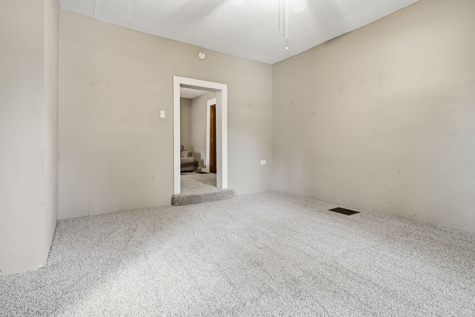 1002 E Empire Street Property Photo 2
