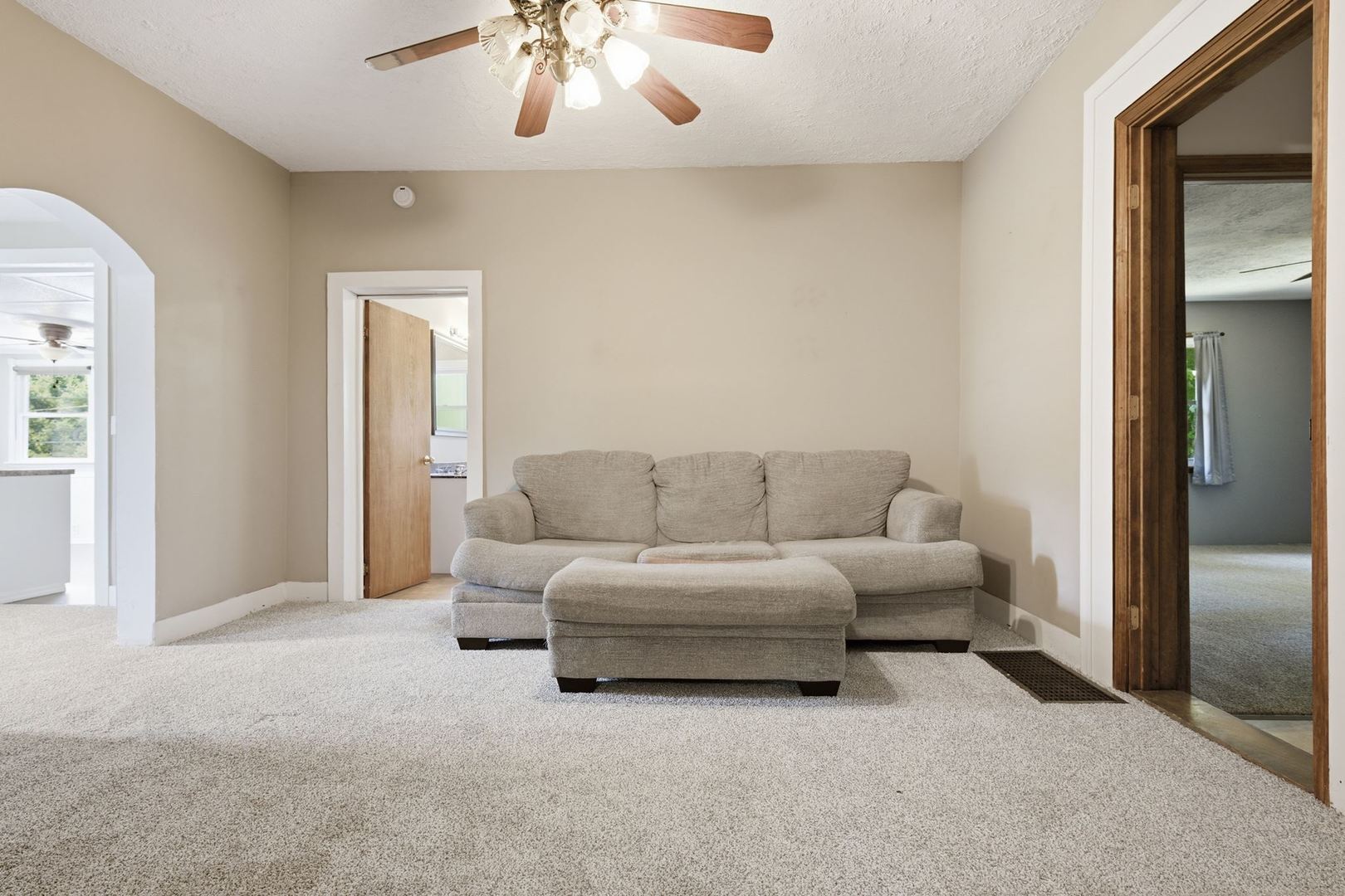 1002 E Empire Street Property Photo 6