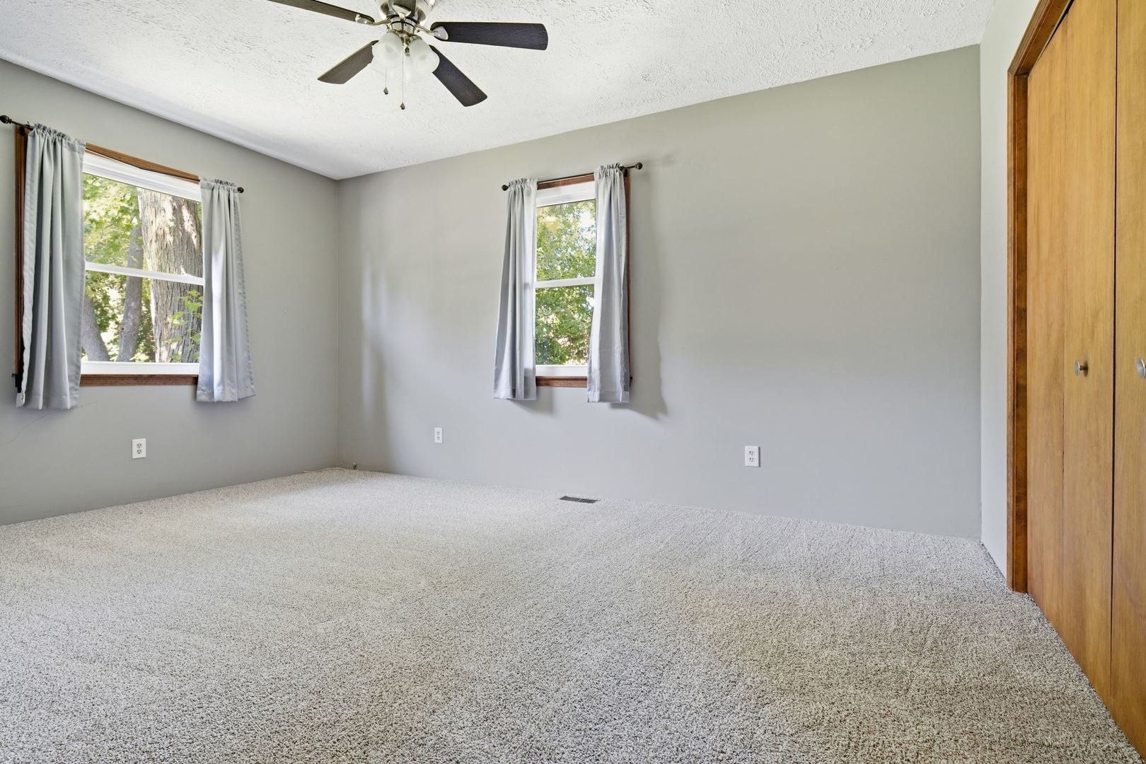1002 E Empire Street Property Photo 8