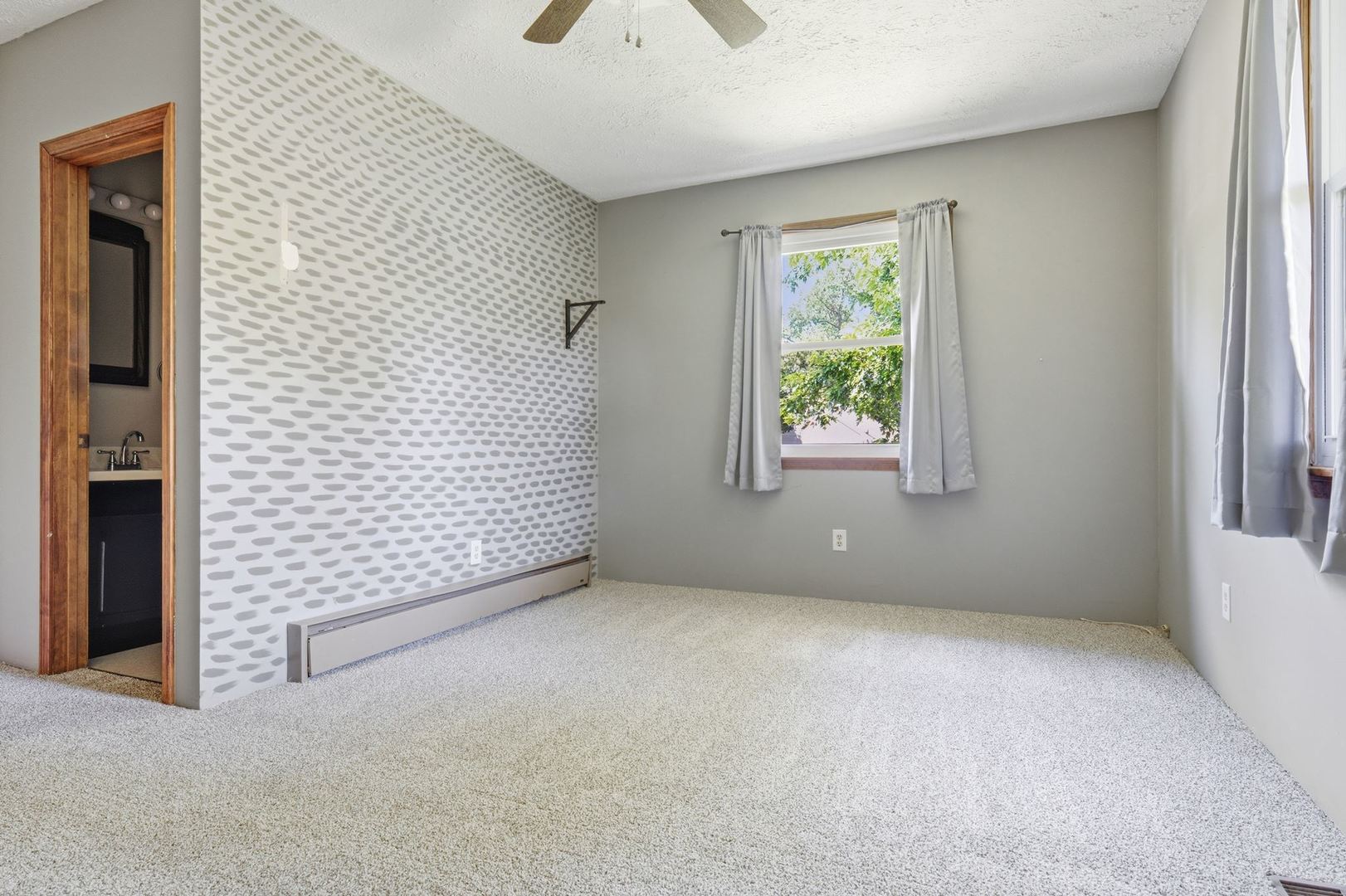 1002 E Empire Street Property Photo 9