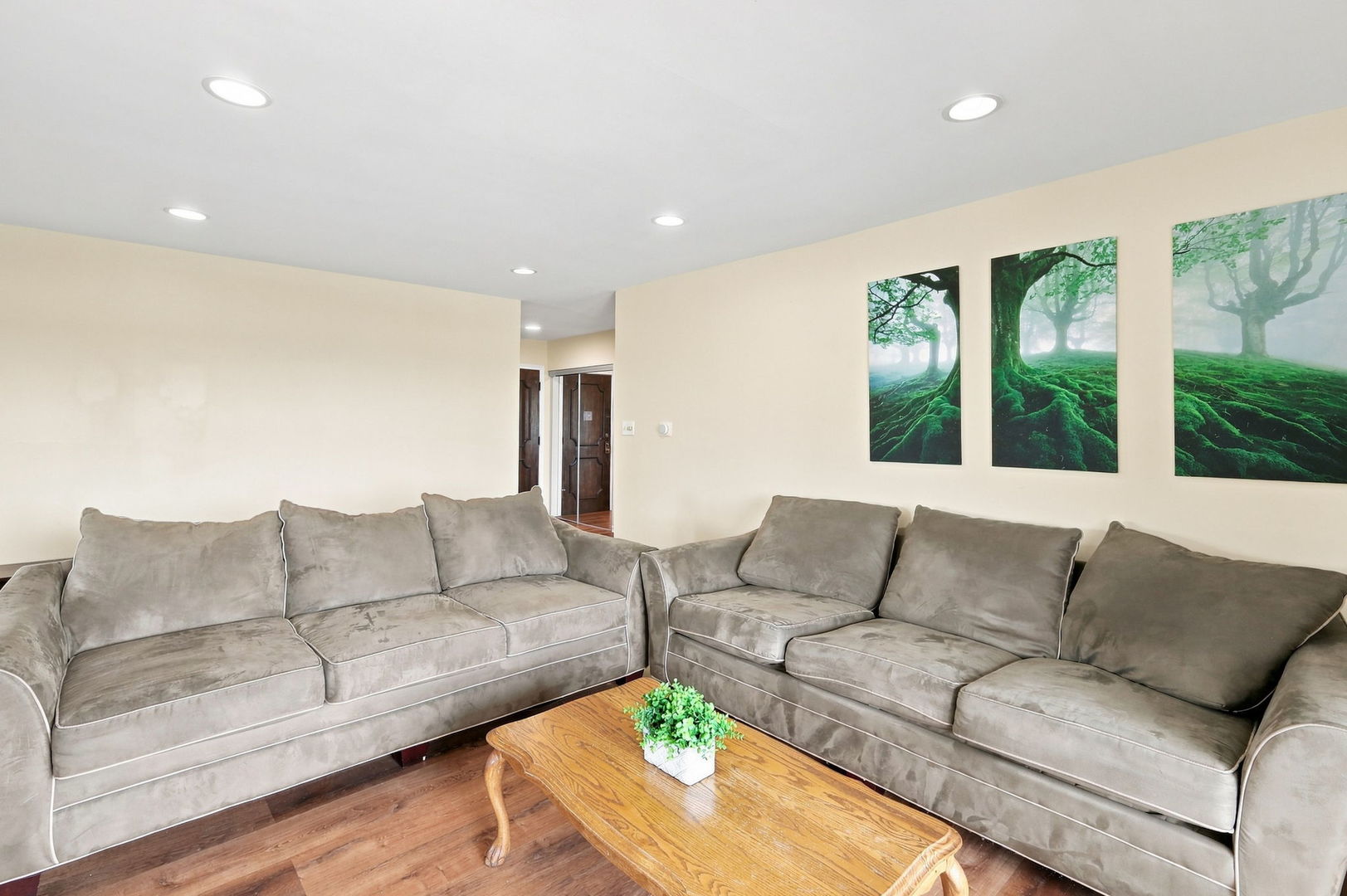 3300 N Carriageway Drive 405 Property Photo 5