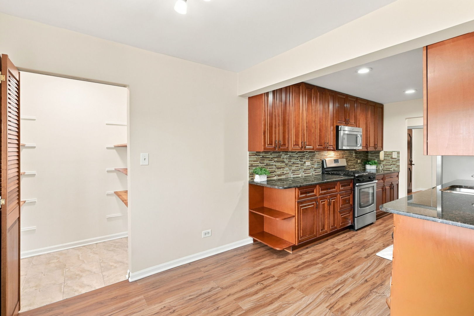 3300 N Carriageway Drive 405 Property Photo 12