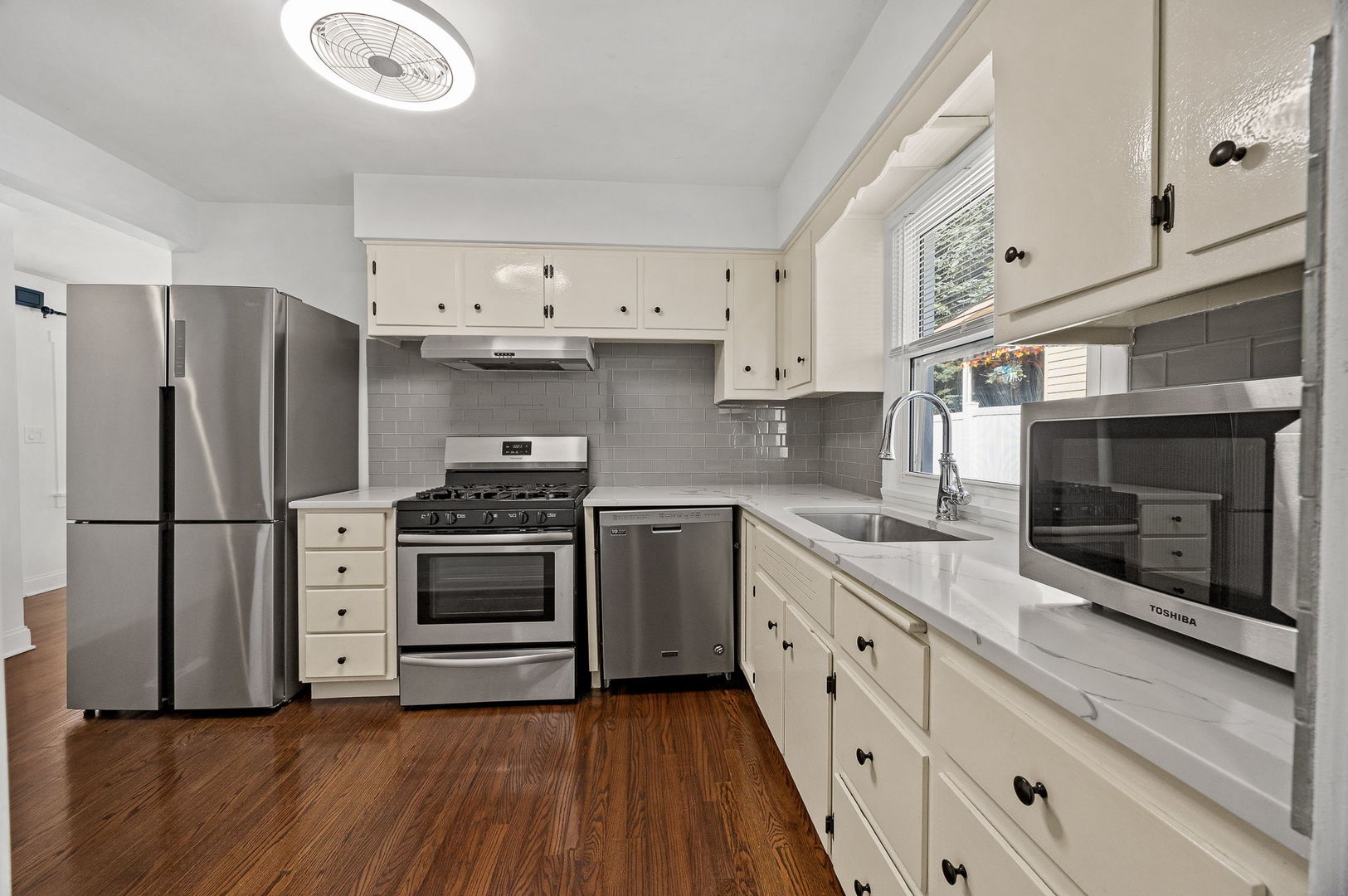 4551 Fairview Avenue Property Photo 7