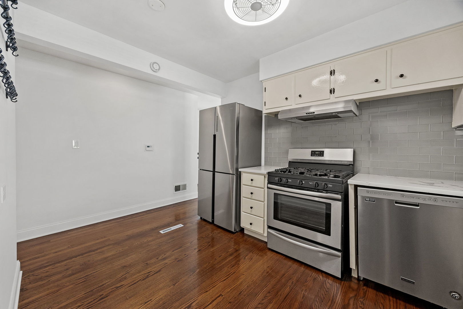 4551 Fairview Avenue Property Photo 8