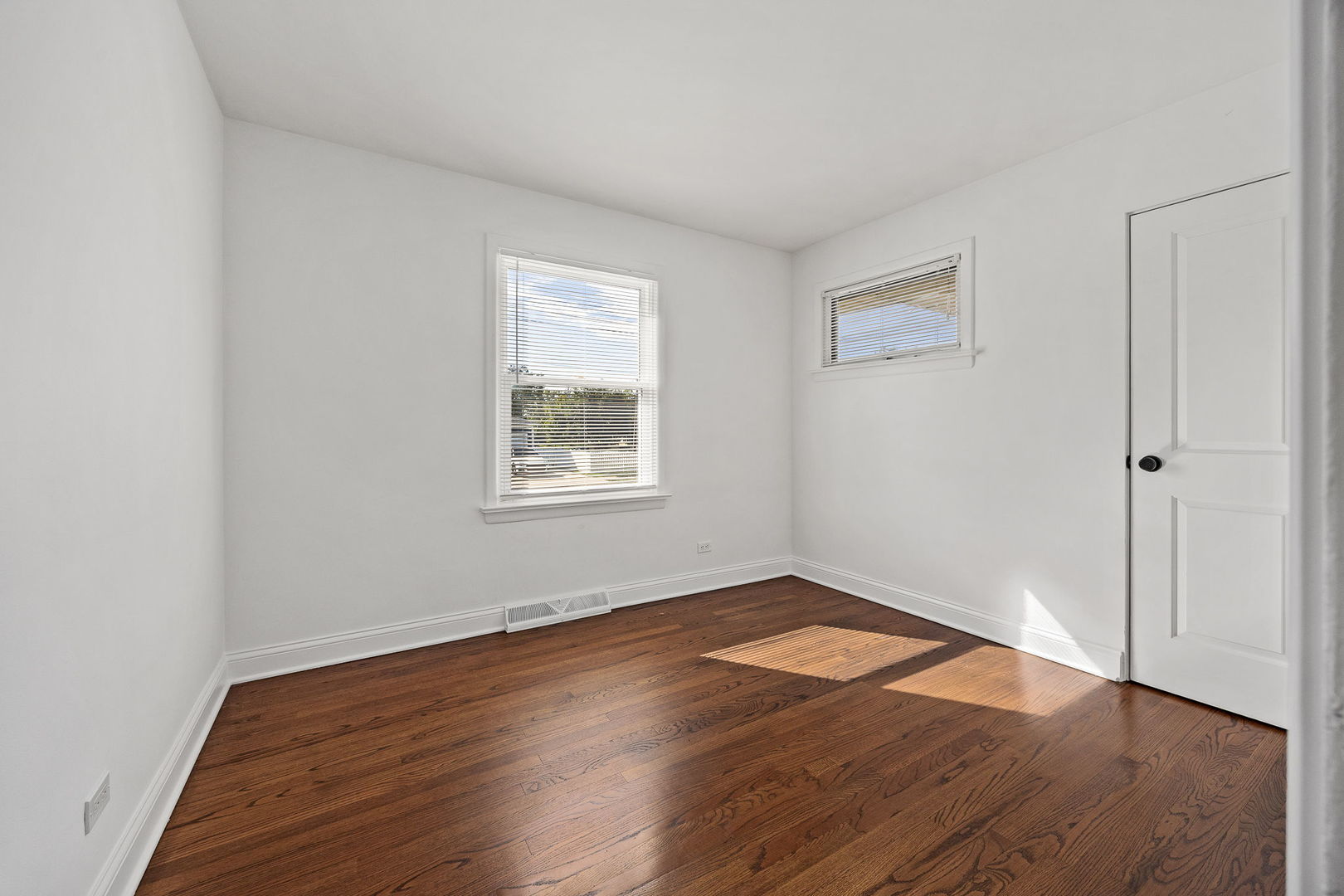 4551 Fairview Avenue Property Photo 15